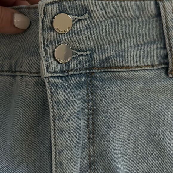 Seven7 Tummyless MidRise Bermuda Jean shorts Size 10 - Picture 3 of 13